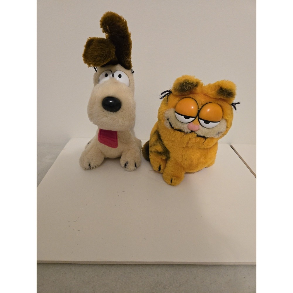 Vintage Garfield 1981 and Odie 1983 Dakin United Feature Plushies Stuffed Animal